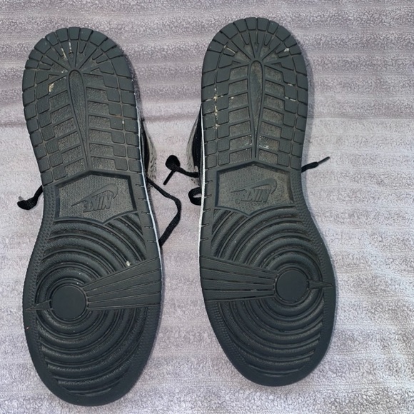 Nike air Jordan 1 Retro “black elephant print” sz7 youth - Picture 4 of 5